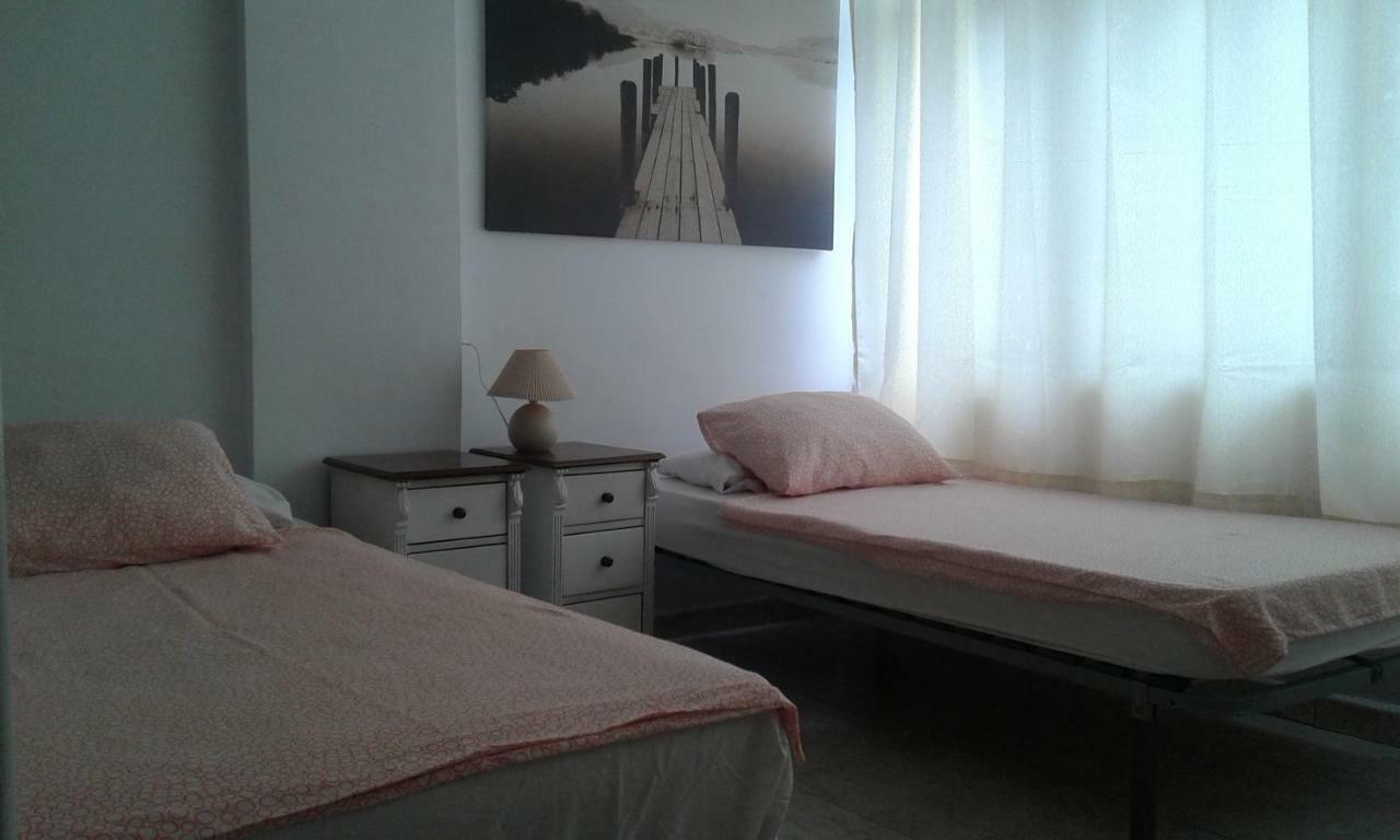 Close To Yumbo,free Parking Huoneisto
